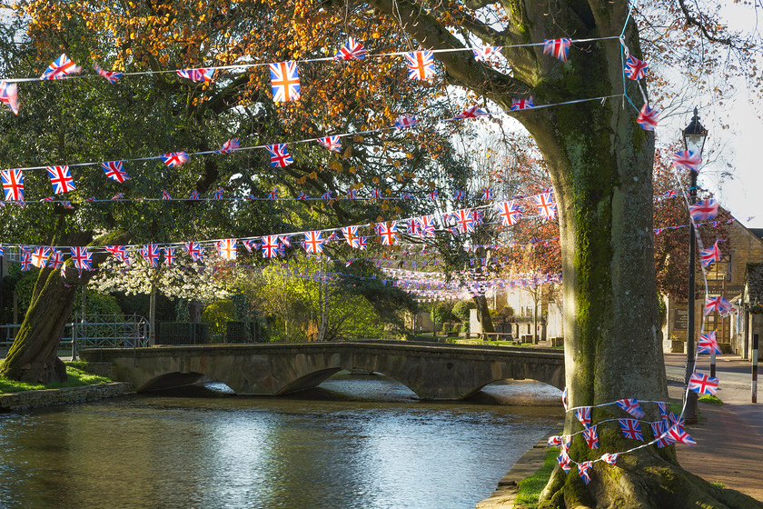 Bourton-Queens-90th-Bunting