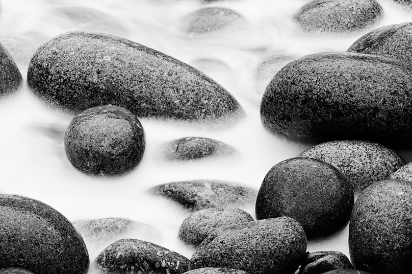 FocalFormDavidGamm Monochrome Stones No1